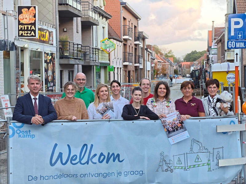 De handelaars gaven het startschot van de actie in aanwezigheid van burgemeester Jan de Keyser