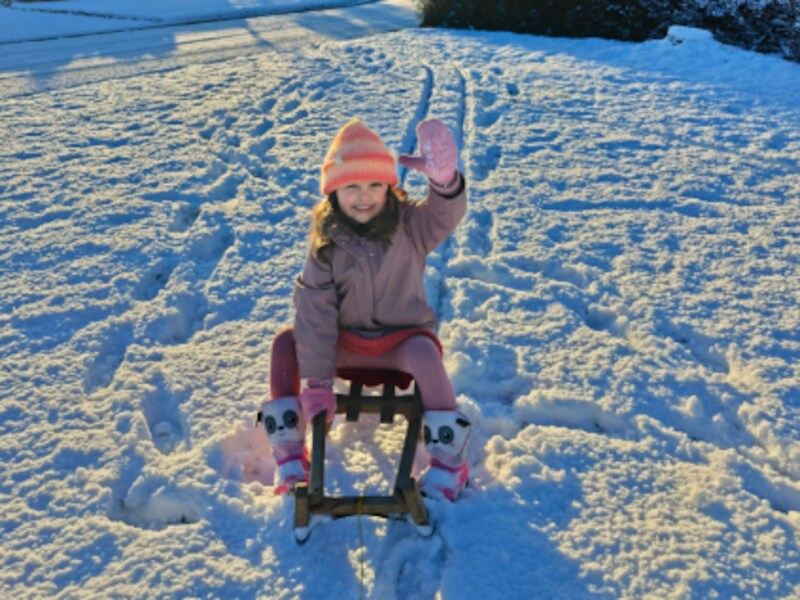 Lea uit Hasselt beleeft dolle pret in de sneeuw