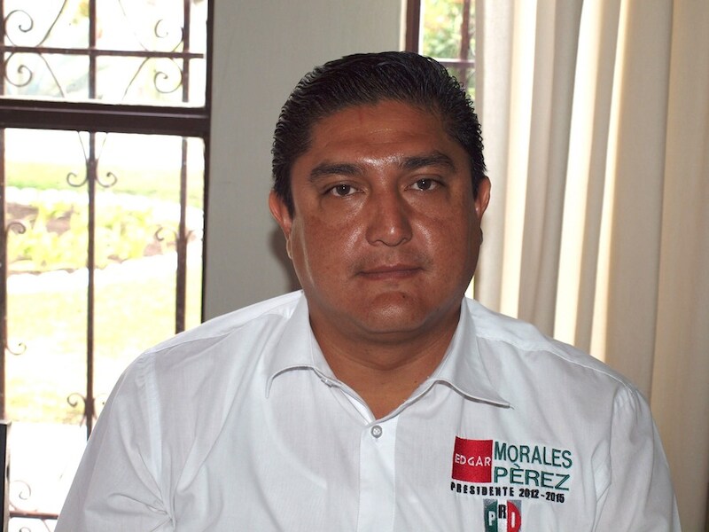 Burgemeester Edgar Morales Perez.