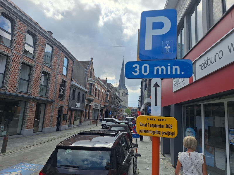 Proefproject kortparkeren in Kerkstraat van start: evaluatie volgt na 6 maanden