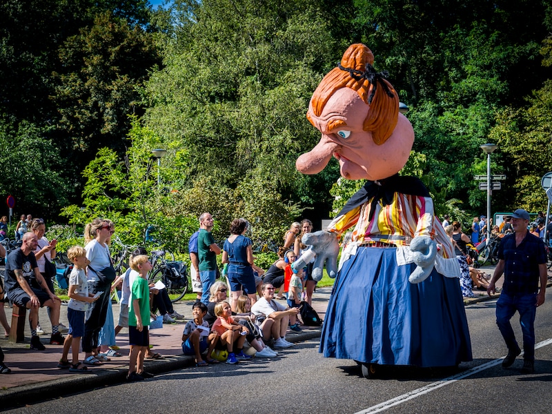 Van Reuzenommegang tot gloednieuw straattheaterfestival: alles wat je moet weten over feestweekend ‘Deurne Bevrijd’