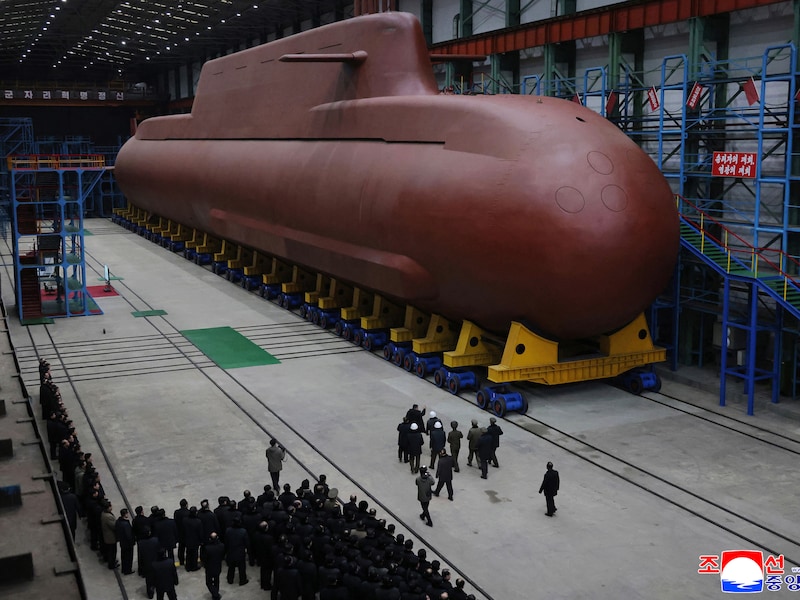 Noord-Korea pronkt met eigen kernduikboot, na Trumps steun voor Zuid-Koreaanse plannen