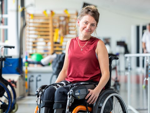 Lien Barbieur (35) raakte verlamd na een klimongeval. Na zeven maanden revalideren kreeg ze te horen dat wandelen wellicht niet meer zal lukken.