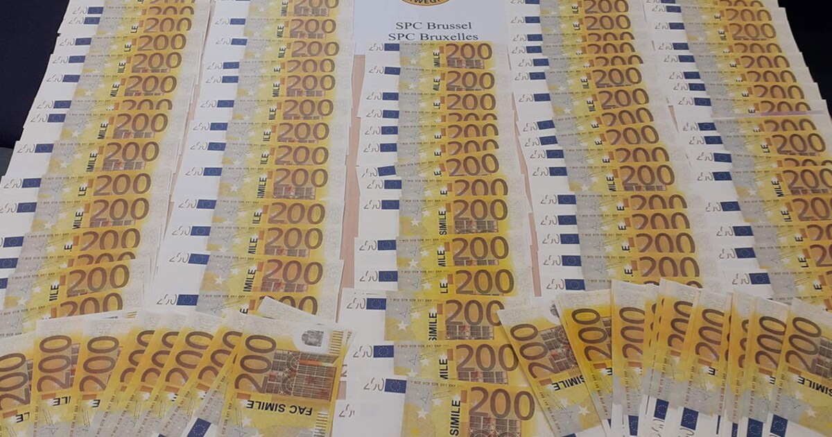 Spoorwegpolitie neemt 63.800 euro aan vals geld in beslag: “Luxewagens ...