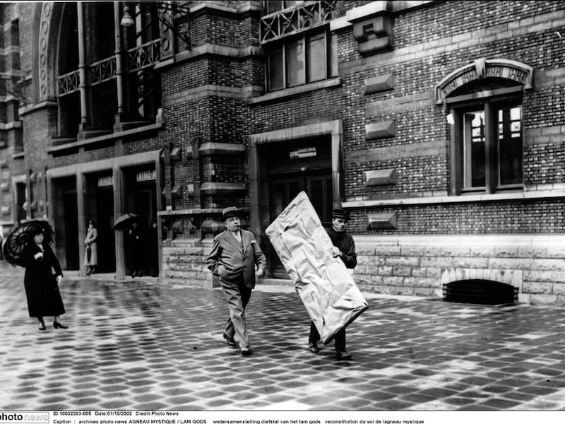 Het paneel verdween in 1934 - en allerlei scenario's ten spijt werd het nooit teruggevonden. Dit paneel met Sint-Jan de Doper kwam wél snel aan het licht.