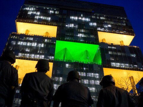 Oproerpolitie maandag voor het kantoor van Petrobras, waar demonstranten op de been waren om te protesteren tegen de veiling van het Libra-olieveld.