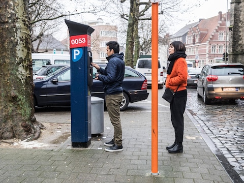 Meer dan de helft van de parkeerretributies voor buitenlandse voertuigen in Gent blijft onbetaald.  
