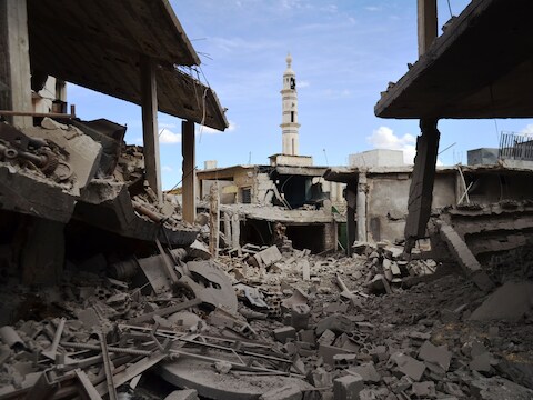 Onder meer in de Syrische stad Talbisseh voerden Russische gevechtsvliegtuigen vandaag aanvallen uit.