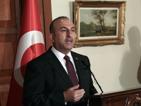 De Turkse minister van Buitenlandse Zaken Mevleut Cavusoglu .