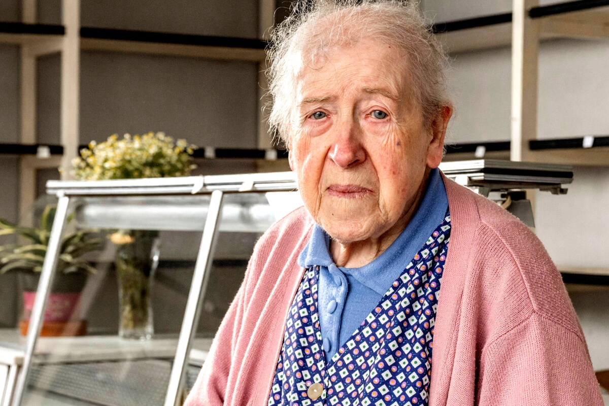 Christiane (91) kan niet met computer werken en moest daardoor na 55 jaar  haar winkeltje sluiten. “Ik was zo graag nog wat doorgegaan” | Binnenland |  HLN.be