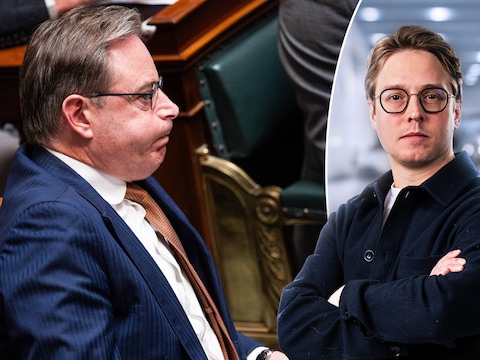 Premier Bart De Wever (N-VA) blaast opzichtig in het parlement. Kan zijn regering nog doorpakken? Rechts: politiek journalist Timmie van Diepen.