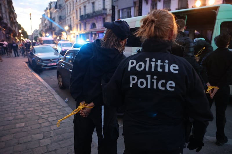 12 heethoofden opgepakt na nieuwe rellen in Brussel | Regio | HLN.be