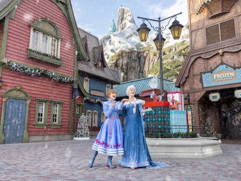 Primeur in Disneyland Paris: 'Frozen'-themagebied viert voor het eerst kerst