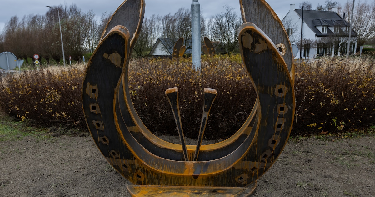 Hoefijzers symboliseren historie en innovatiedrift koninklijke fabriek Vogelwaarde | Sint-Gillis-Waa