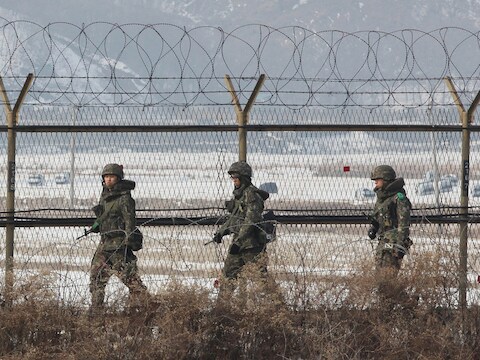 Zuid-Koreaanse soldaten patrouilleren bij de grens.