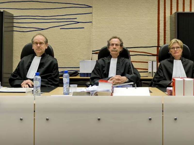 De rechters werden gewraakt door Robert M.