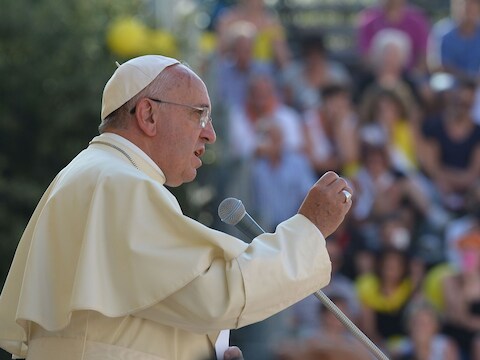Paus Franciscus tijdens een toespraak in het zuiden van Italië vandaag.