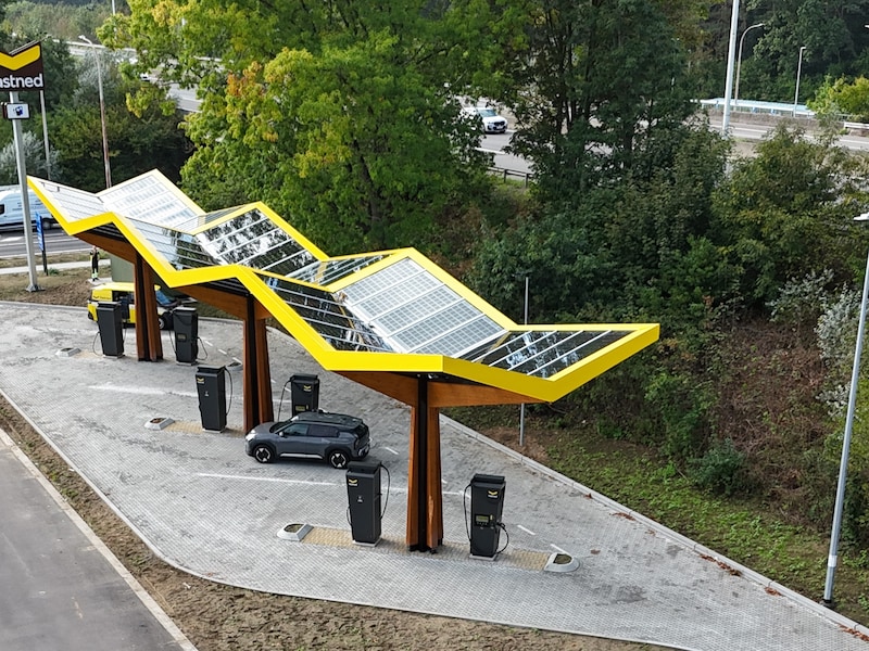 Het snellaadstation van Fastned in Oelegem is operationeel. 