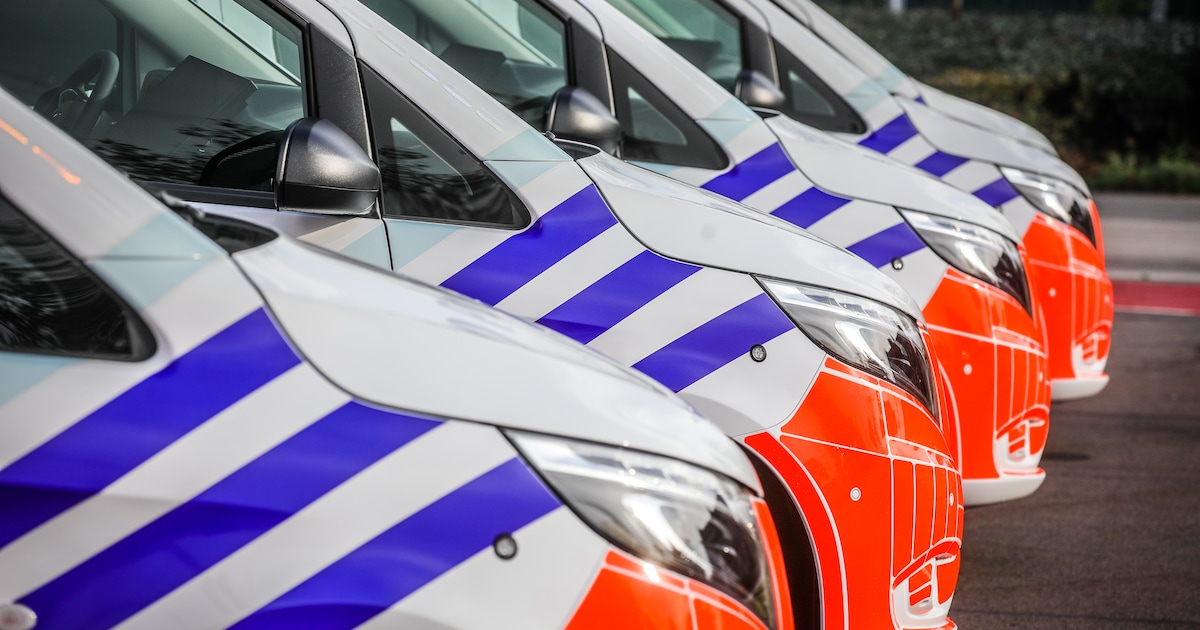 Man (30) in de cel voor mensensmokkel nadat 15 transmigranten worden aangetroffen in bestelwagen in 