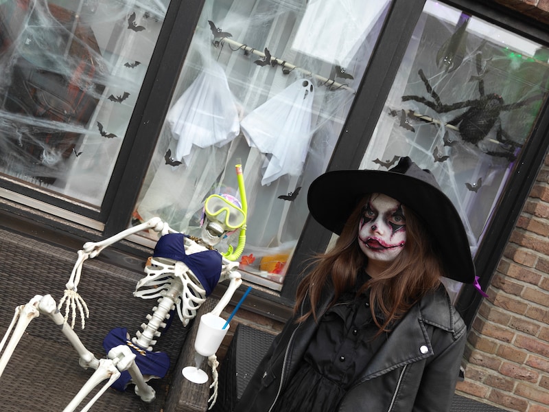 Nunzia (9) uit Grimbergen toont haar griezeligste outfit voor Halloween
