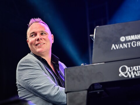 Jef Neve staat 