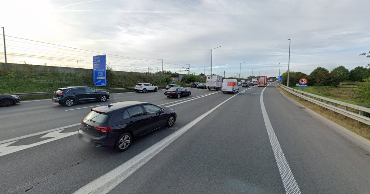 Ruim half uur file op E19 richting Brussel vanaf Mechelen-Zuid: rijstrook versperd ter hoogte van Vi