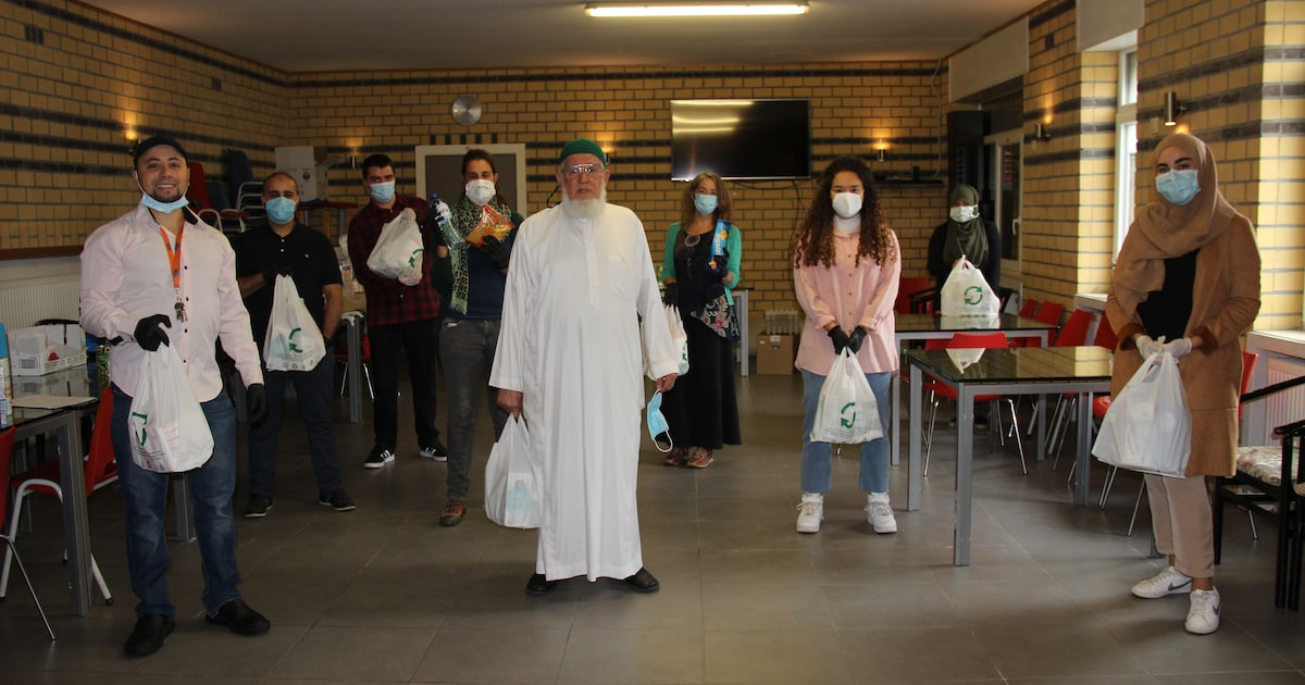 Laatste voedselpakketten van Grote Moskee zijn uitgedeeld | Ronse | HLN.be