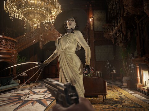 De populierlange dame Dimitrescu is een van de grotere griezels die je te lijf gaan in 'Resident Evil Village'.