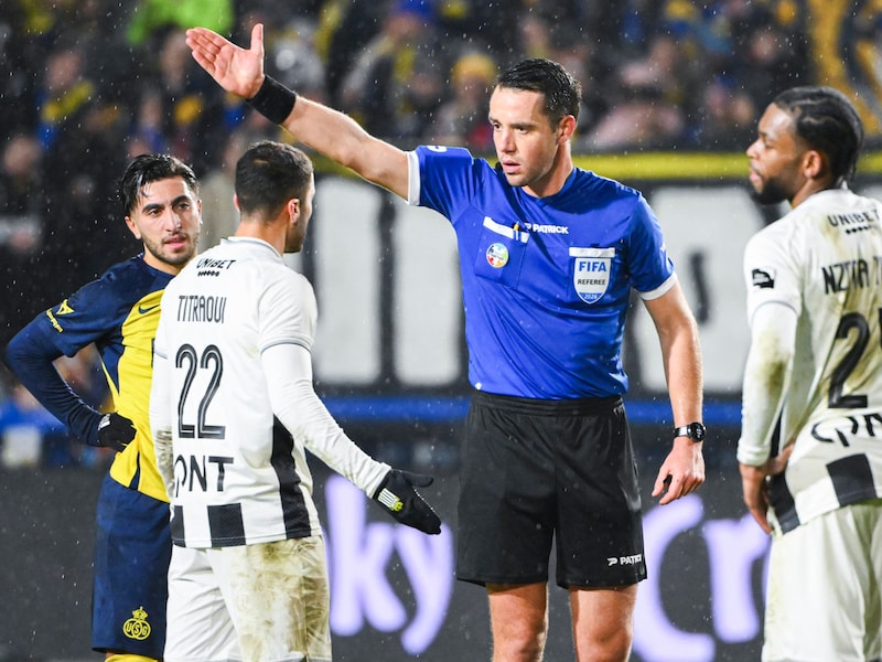 “We zijn bestolen”: Charleroi-speler Kevin Van Den Kerkhof woest op arbitrage