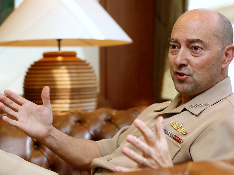 Admiraal James Stavridis heeft de leiding over alle militaire operaties van de NAVO in Europa.