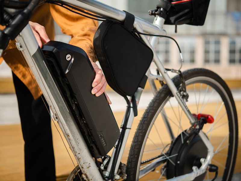 Na reeks diefstallen van fietsbatterijen wordt koppel op heterdaad betrapt in Gentbrugge