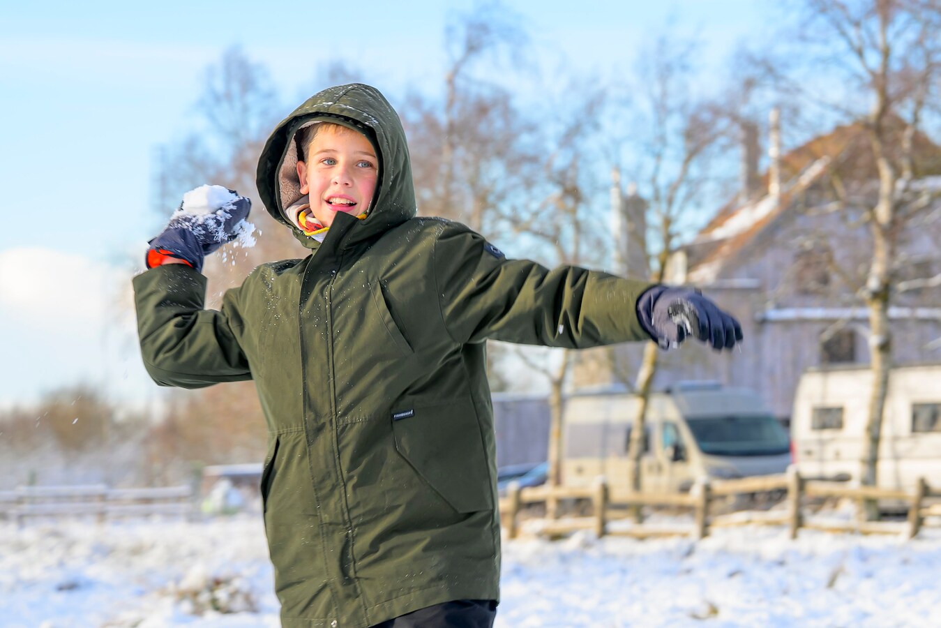 KIJK. Sneeuwpret in Ardennen: op de slee, op de skilatten of gewoon rollend  over de grond | Foto | hln.be