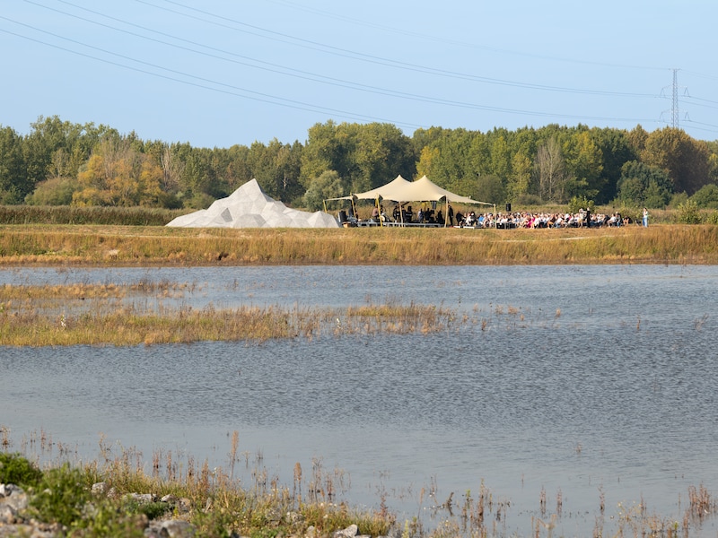 Futuristische rots ‘Outcrop’ officieel ingehuldigd aan de Schelde in Hingene
