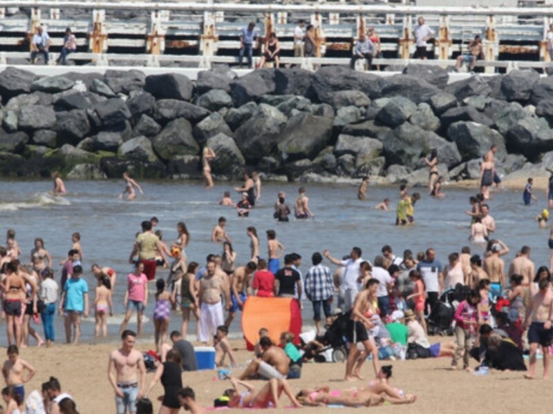 Heel wat zonnekloppers negeerden afgelopen weekend het zwemverbod in Oostende.