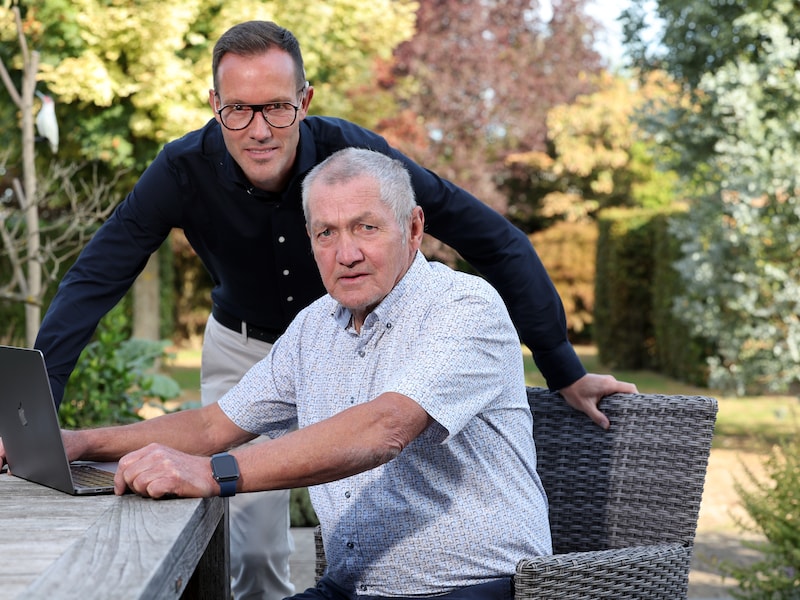 “Soms heb ik heimwee naar cash”: vader van minister Beenders (72) wantrouwt zelfs een echte bankmedewerker