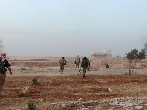 Gevechten vlakbij de Syrische plaats Aleppo
