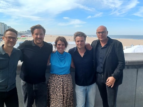 Van links naar rechts: Wietse Meys, Gilles Coulier, Gwen Nys, Jo Hermans en schepen van Toerisme Niko Geldhof.
