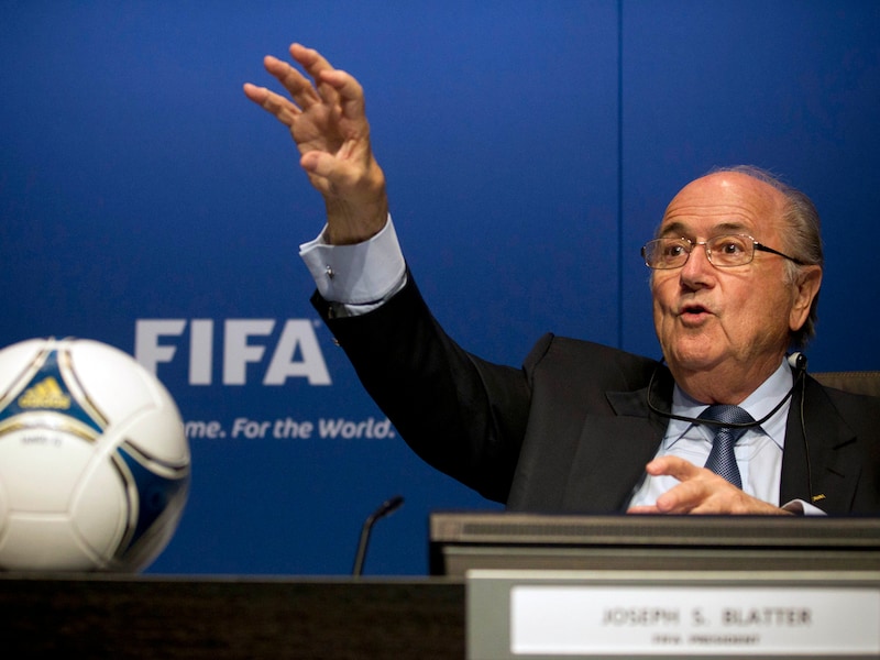 Sepp Blatter ziet "problematische en gevaarlijke" videoref als bedreiging voor het voetbal