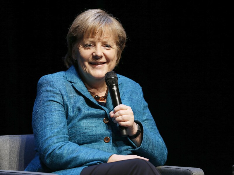 Angela Merkel werd aan de tand gevoeld in het Berlijnse Maxim Gorki Theater.