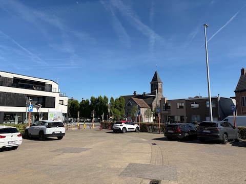 Het Hubert Malfaitplein in Astene. 