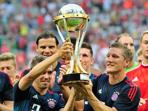Bayern München mocht na afloop de beker in de lucht steken
