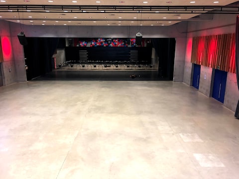 Het concert vindt plaats in het MEC Staf Versluys