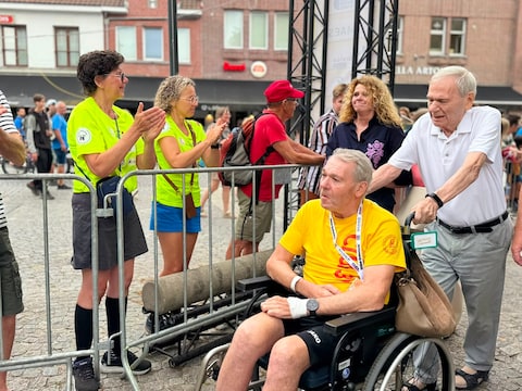 Na de diagnose ALS legde Dieter Van Meensel (64) de laatste kilometers van zijn 37ste Dodentocht af in een rolstoel.
