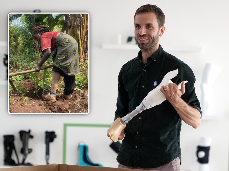 Antoine Sépulchre geeft uitleg bij het project. Inzet: Justine Riziki (31) heeft een beenprothese dankzij Handicap International