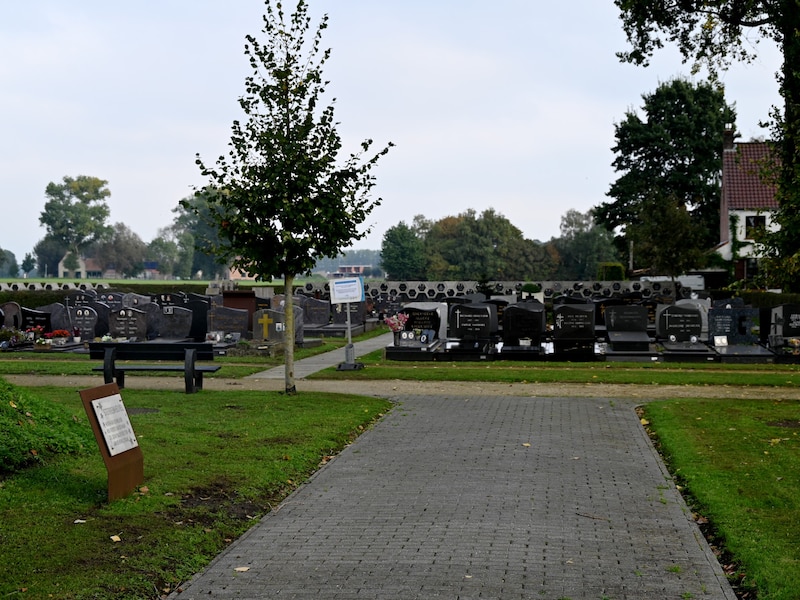 Begraafplaats in Bekegem