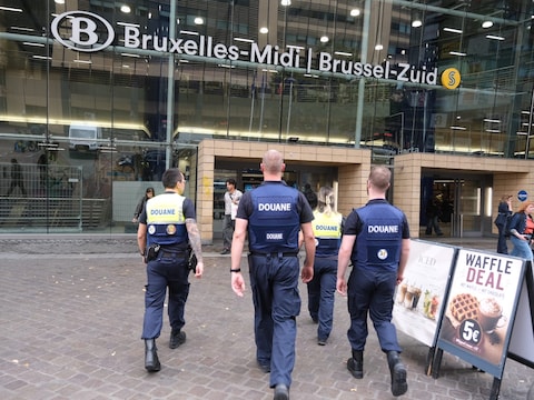 Het station Brussel-Zuid. Hier kon de douane donderdag een gewapende man onderscheppen.