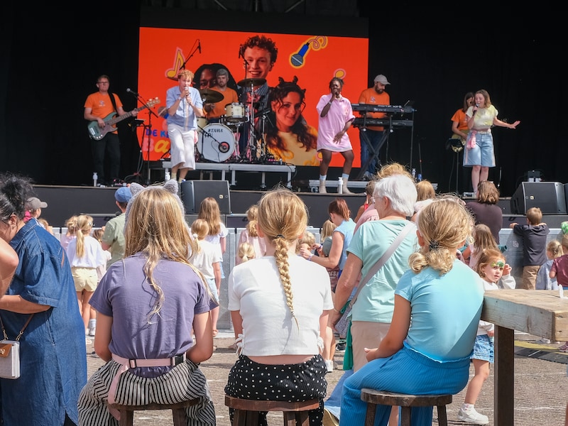 “Dit was gewoon niet goed ingeschat”: VRT annuleert boeking Ketnetband na kritiek over optreden op familiedag van N-VA in Plopsaland