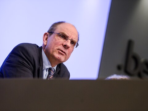 Koen Geens zegt dat de regering poogt "banken in veilige omstandigheden geld laten lenen aan kleine en grote ondernemingen en grote projecten".