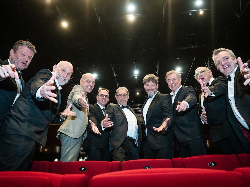 Onder andere Dirk Cassiers, Jan Van Looveren, Marc Fransen, Erik Goossens, Guillaume Van der Stighelen, Boogie Boy en Ivan Pecnik zijn weer samen als De Grungblavers.