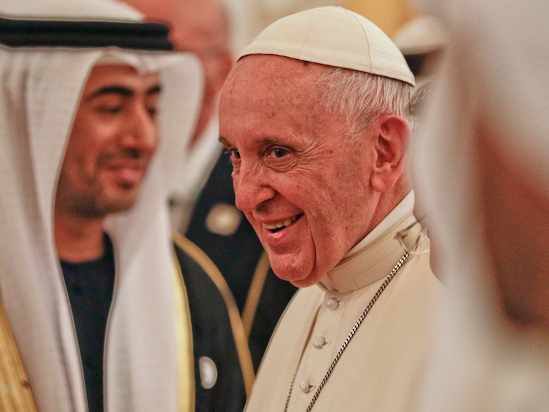 Paus voor het eerst naar Arabisch schiereiland om het begrip tussen christenen en moslims te versterken